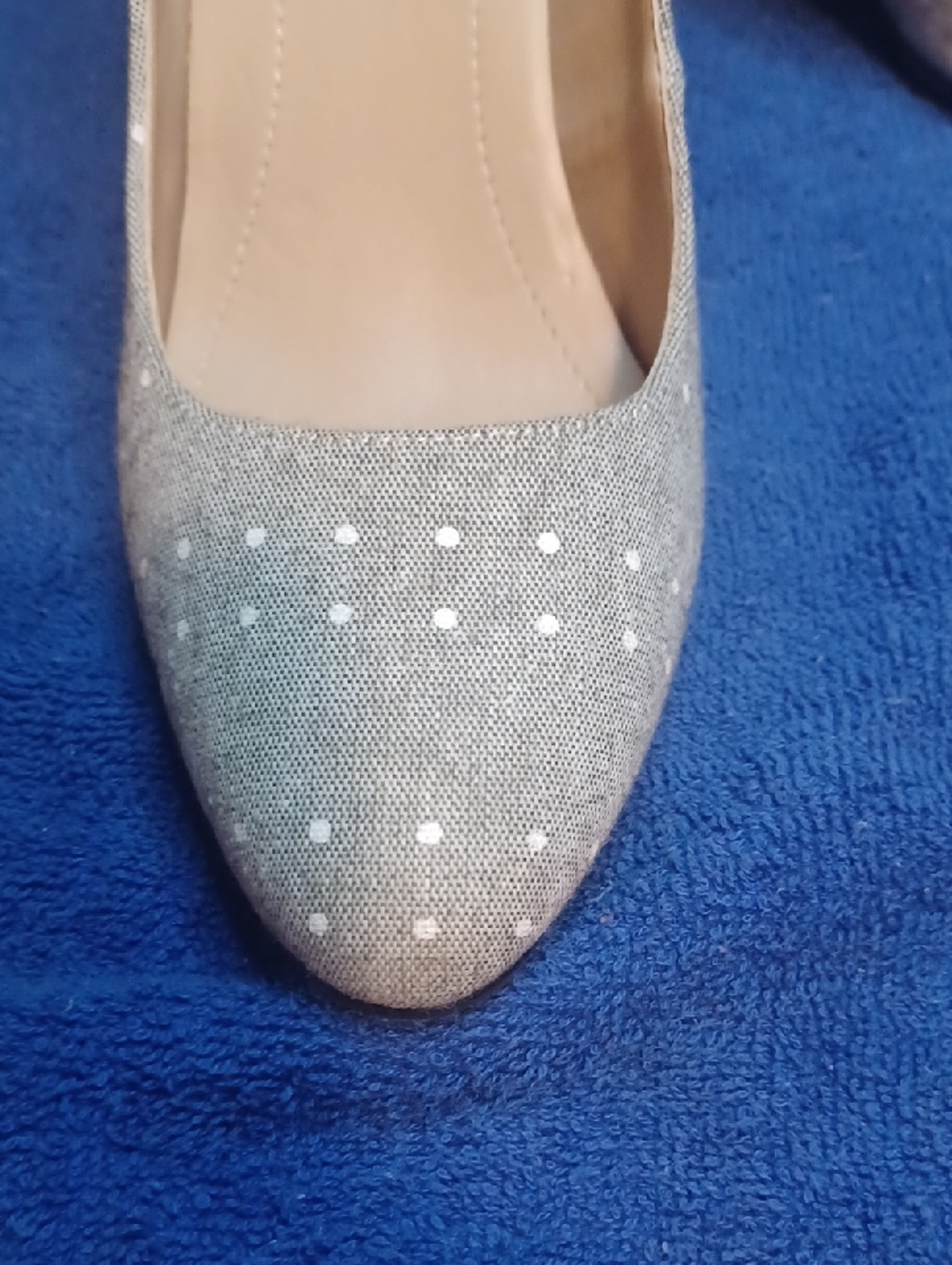 Kelly & Katie Silver Gray Polka Dot Pumps - Picture 2 of 8